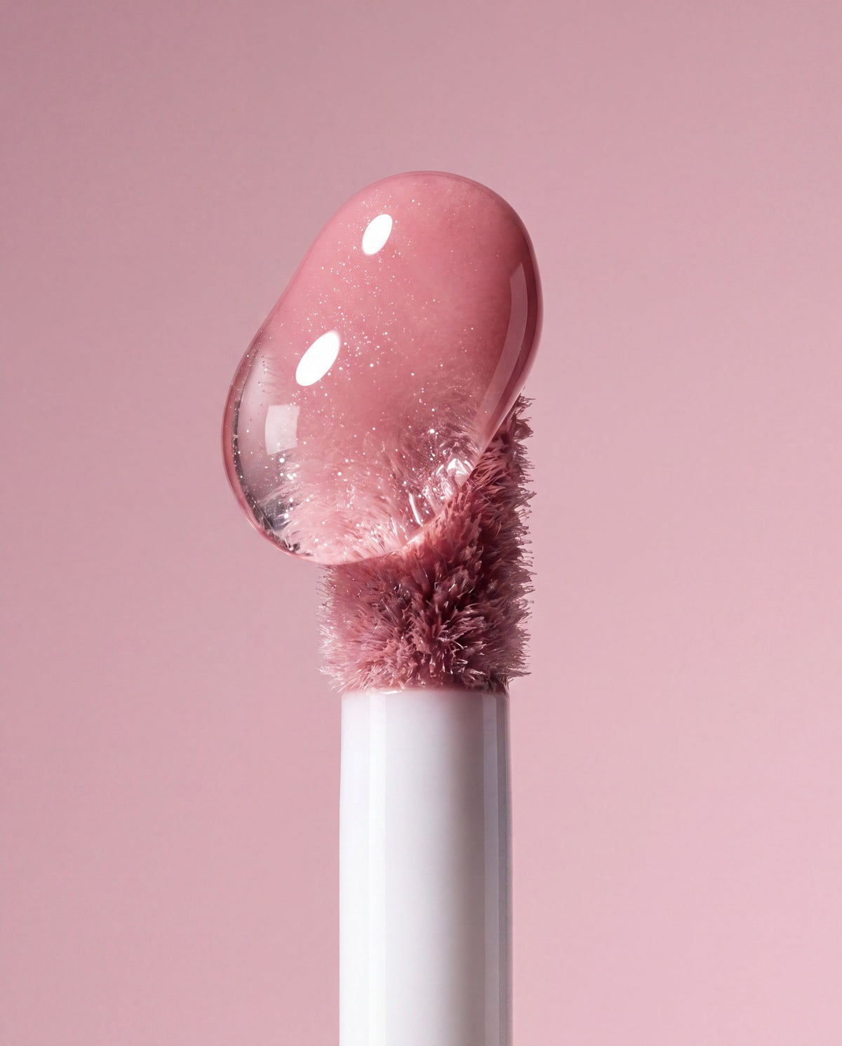 Ruby Claire Dream Lip Oil in Rose Bud — macro applicator